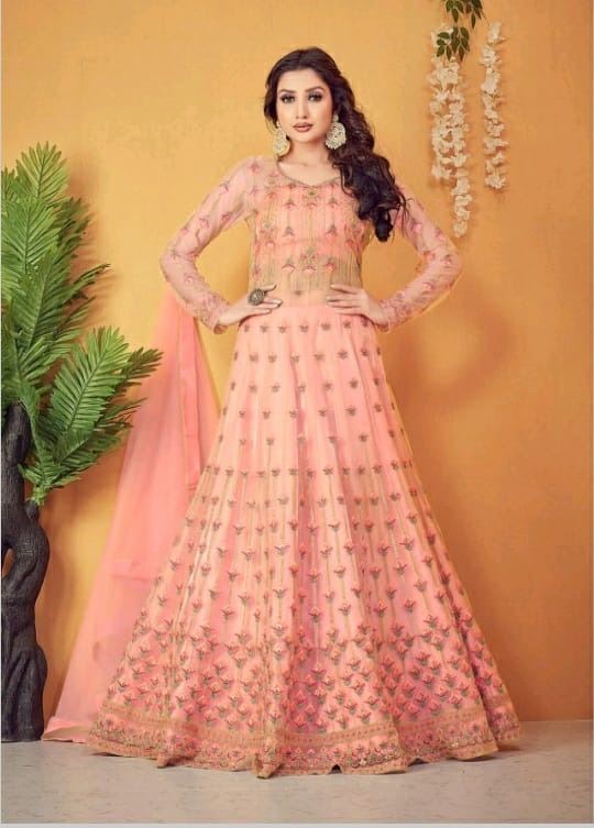 Adorable Peach Salwaar Kameez For Girlish Look