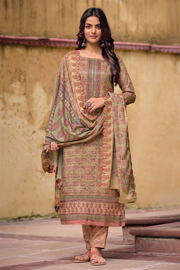 Glamorous Ethnic Dress for Girlish Looks